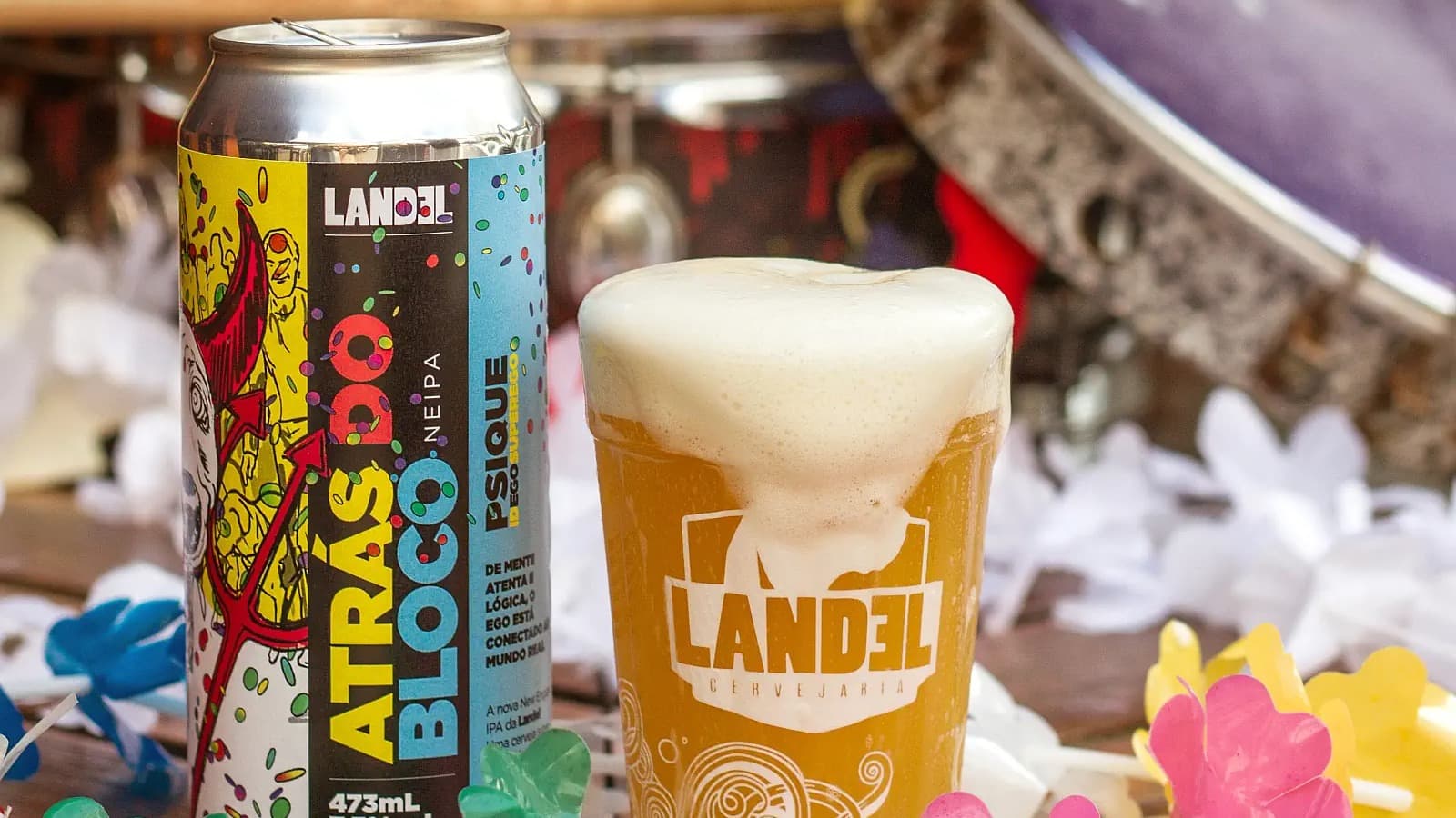 Lata e copo da cerveja Atrás do Bloco, da Cervejaria Landel