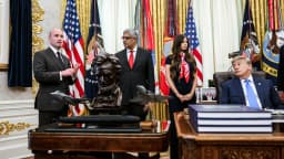 Donald Trump durante cerimônia no Salão Oval da Casa Branca em agosto de 2026