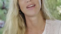 Luana Piovani em retrato, sorrindo (foto de arquivo)