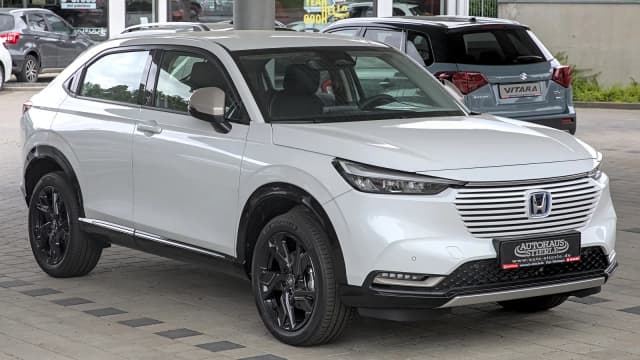 Honda HR-V branco estacionado, modelo mais pesquisado no Brasil