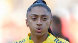 A atacante Kerolin, convocada para a seleção brasileira feminina, em campo com a camisa do Brasil