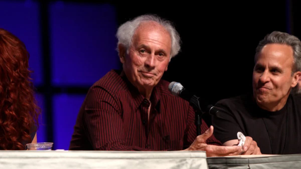 Michael Forest em painel de convenção de fãs de Star Trek, foto de arquivo