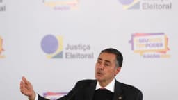 Então presidente do TSE, Luís Roberto Barroso, fala em evento da Justiça Eleitoral sobre eleições