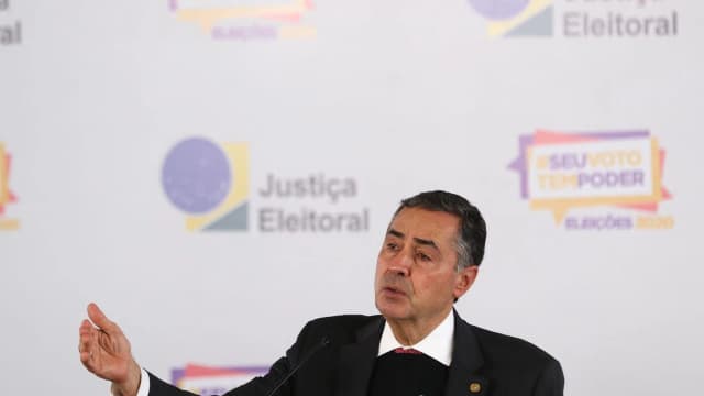 Então presidente do TSE, Luís Roberto Barroso, fala em evento da Justiça Eleitoral sobre eleições