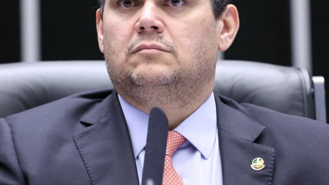 O senador Davi Alcolumbre preside sessão do Congresso Nacional