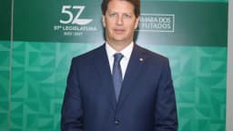 Ricardo Salles posa para foto oficial na Câmara dos Deputados