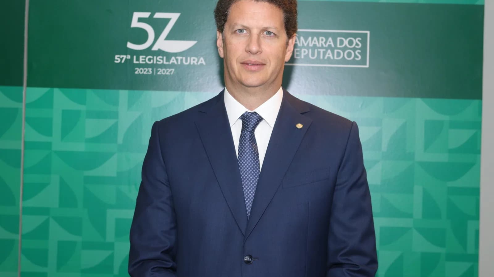 Ricardo Salles posa para foto oficial na Câmara dos Deputados