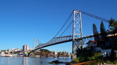 Ponte Hercílio Luz, em Florianópolis, cidade que decretou situação de emergência (foto de arquivo)