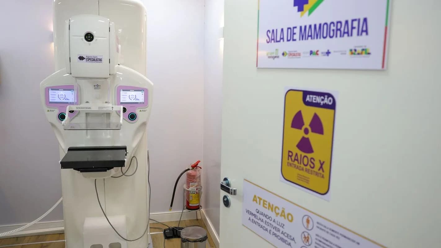 Sala de mamografia em unidade de saúde