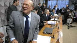 Miguel Reale Júnior sorri durante sessão da Comissão Especial do Impeachment, no Senado, em 2016