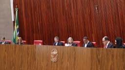 Ministros durante sessão de julgamento no plenário do Tribunal Superior Eleitoral (TSE), em Brasília