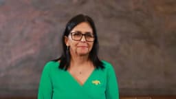 Delcy Rodríguez em retrato oficial no momento em que assumiu a presidência interina da Venezuela