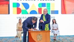 Fernando Haddad assina termo de posse como ministro da Fazenda em cerimônia no Palácio do Planalto, em foto de arquivo