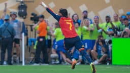 Ferran Torres comemora gol pela seleção espanhola durante partida