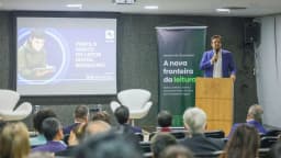 Apresentação de pesquisa sobre comportamento digital do consumidor brasileiro