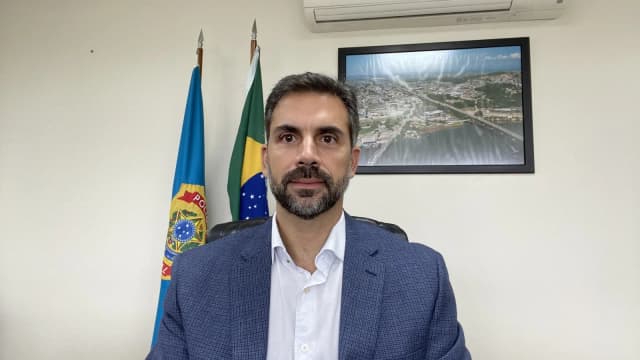 Delegado de polícia civil em seu posto de trabalho, foto de contexto do cargo em disputa no concurso