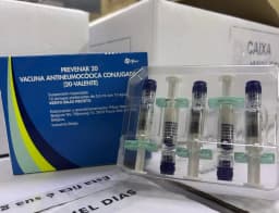 Caixas e seringas da vacina Prevenar 20, a Pneumo 20, usada contra doenças pneumocócicas