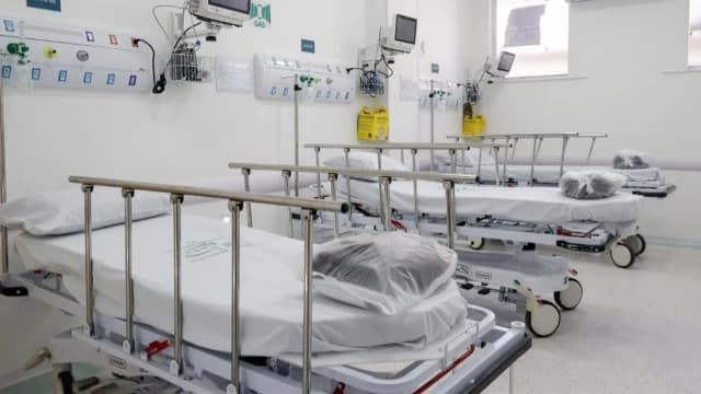 Leitos de hospital público do SUS, em foto de contexto