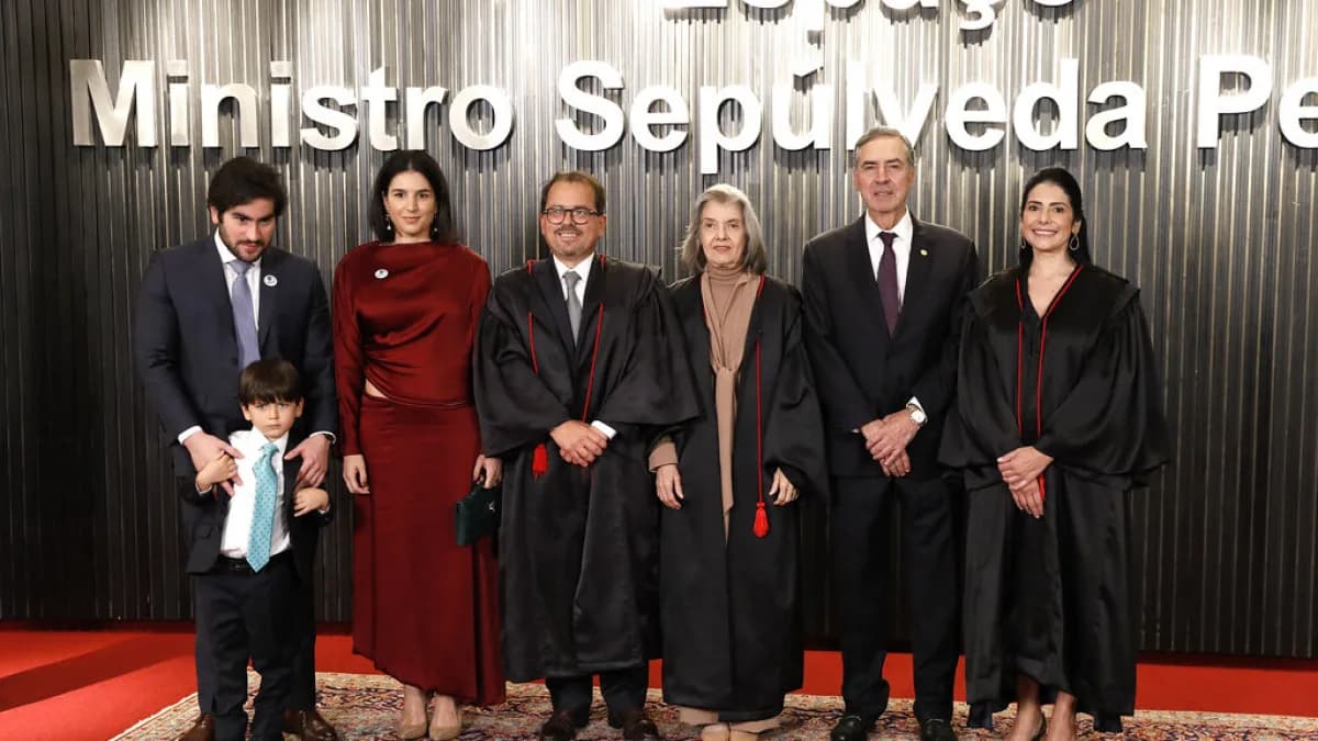 Ministra Estela Aranha, do TSE, em cerimônia oficial de posse
