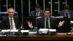 Sergio Moro gesticula durante sessão no plenário do Senado Federal