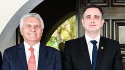 Ronaldo Caiado ao lado do presidente do Senado, Rodrigo Pacheco, em foto de arquivo