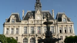 Prefeitura de Limoges, na França, antes do incêndio de outubro de 2026