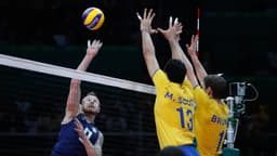 Bloqueio da seleção brasileira de vôlei masculino em foto de arquivo dos Jogos Olímpicos Rio 2016, contra a Itália
