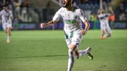 Jogador do Juventude comemora em partida da Série B
