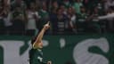 Jogador do Palmeiras comemora gol em partida do Brasileirão