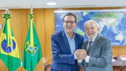 Eduardo Paes ao lado do presidente Lula em reunião em Brasília, em foto de arquivo