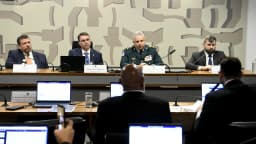 Senador Flávio Bolsonaro durante reunião da Comissão de Segurança Pública no Senado