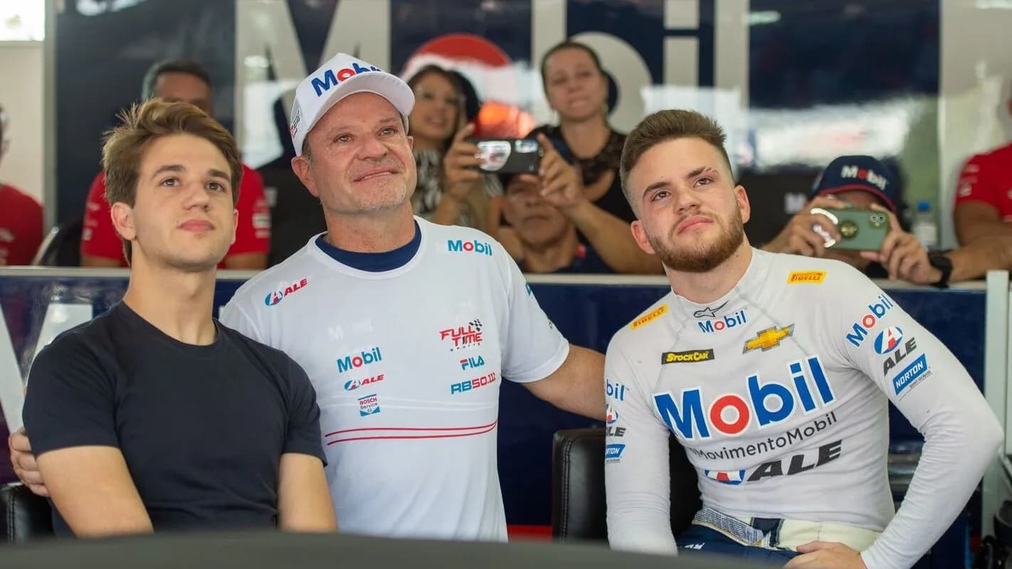Rubens Barrichello posa com os filhos em evento da Stock Car