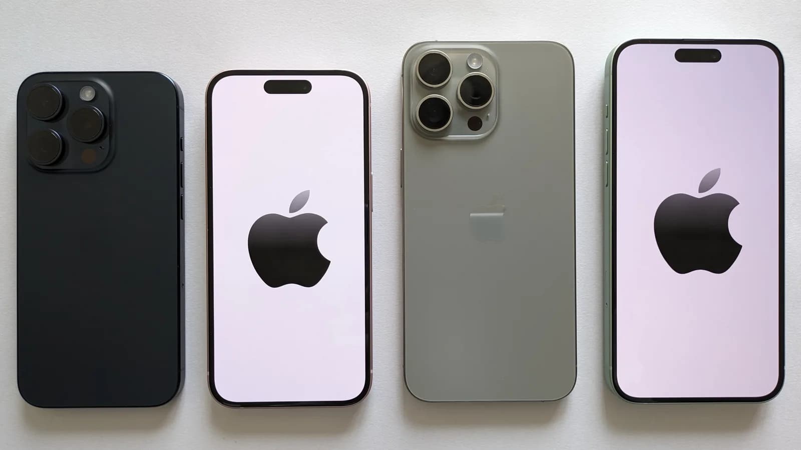 Aparelhos iPhone 15 Pro e Pro Max fotografados em janeiro de 2024; imagem de arquivo, anterior ao iOS 27.