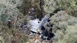 Vista aérea dos destroços do helicóptero em meio à mata na Serra do Corvo Branco