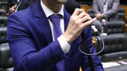 Deputado federal Duarte Jr. discursando no plenário da Câmara dos Deputados