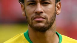 Neymar com a camisa da seleção brasileira