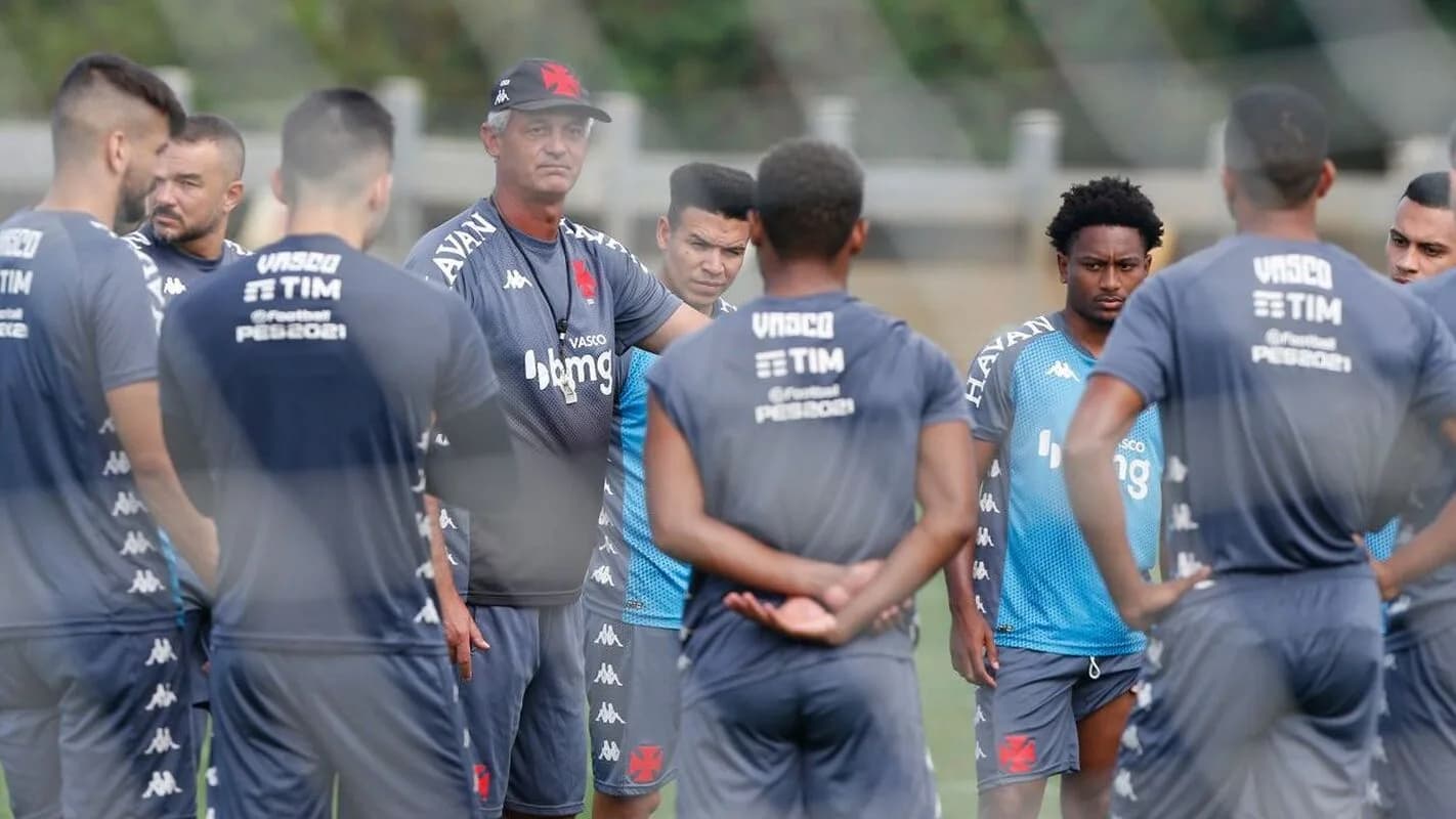 Jogadores do Vasco da Gama reunidos em treino, foto de arquivo