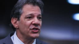 O ministro da Fazenda, Fernando Haddad, fala durante entrevista