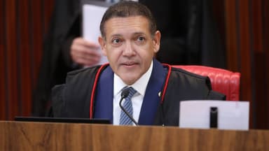 Kassio Nunes Marques durante sessão plenária do TSE, foto de arquivo