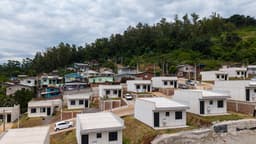 Casas novas entregues a famílias atingidas pelas enchentes de 2024 em Muçum, no Rio Grande do Sul (imagem de arquivo, fevereiro de 2026)