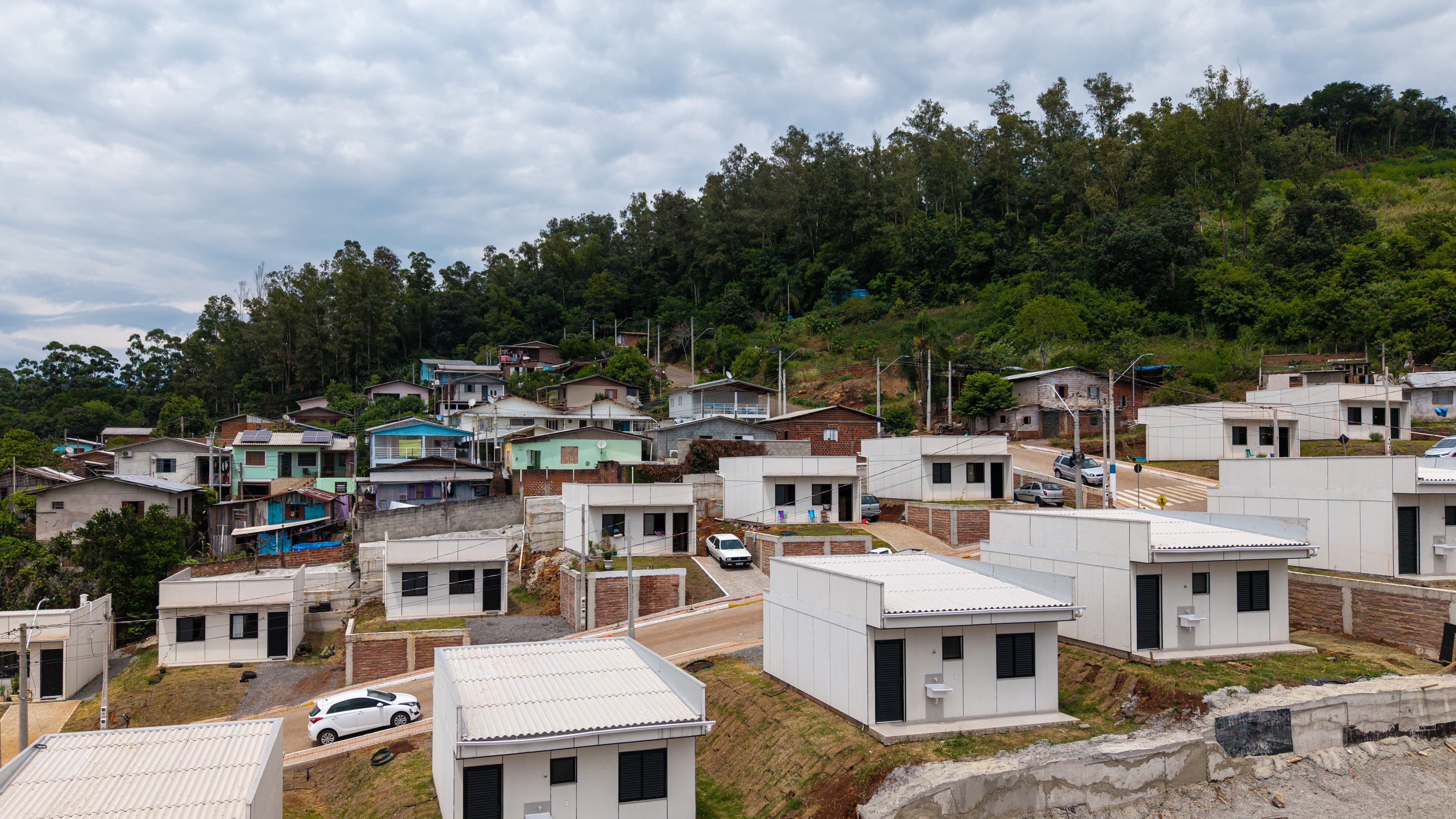 Casas novas entregues a famílias atingidas pelas enchentes de 2024 em Muçum, no Rio Grande do Sul (imagem de arquivo, fevereiro de 2026)