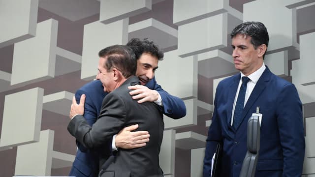 Gabriel Galípolo durante sabatina na Comissão de Assuntos Econômicos do Senado em outubro de 2024