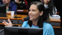 Representante da equipe Canomama-DF fala em audiência pública sobre Dragon Boat para sobreviventes de câncer de mama