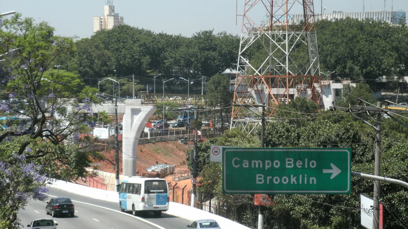 Estrutura elevada da Linha 17-Ouro do monotrilho em São Paulo