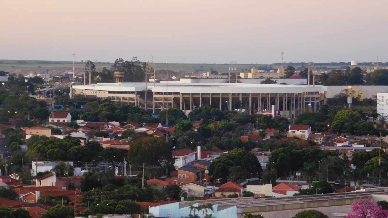 Vista aérea da cidade de Araraquara (SP), onde fica o estádio Fonte Luminosa da Ferroviária