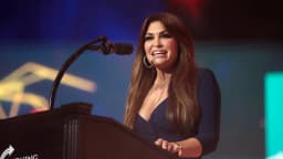 Kimberly Guilfoyle discursa em evento político