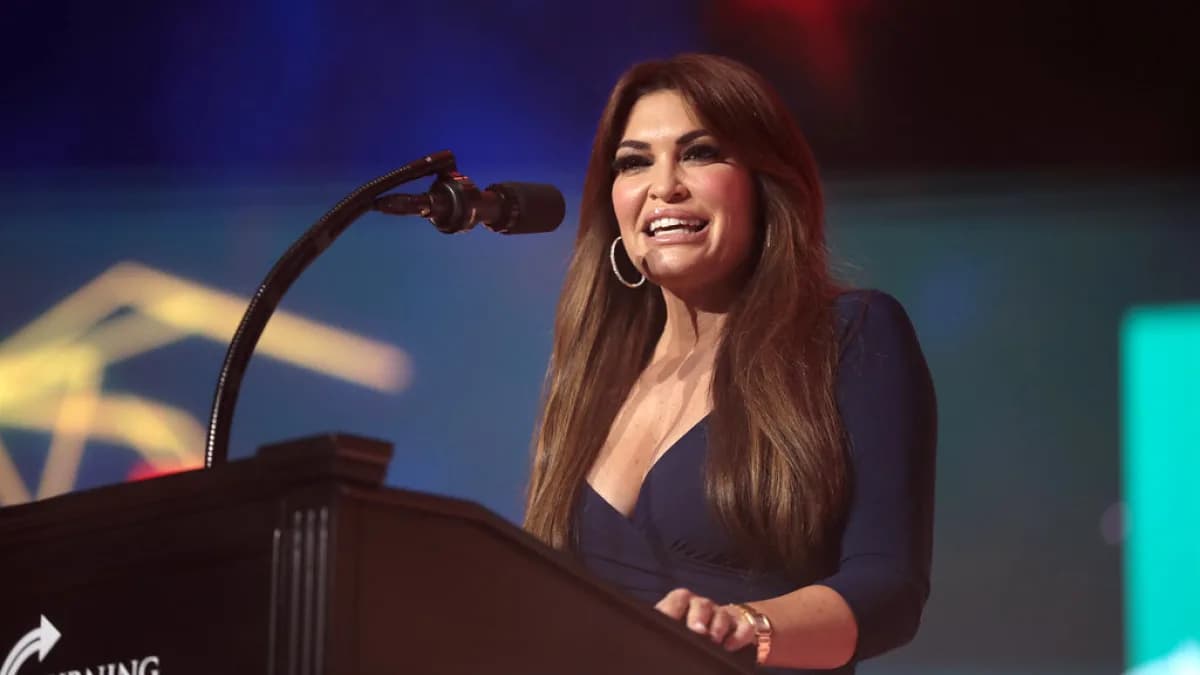 Kimberly Guilfoyle discursa em evento político