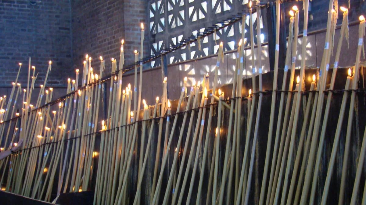 Velas acesas no Santuário Nacional de Aparecida