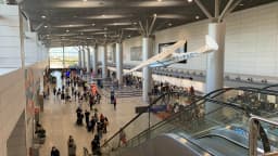 Área de check-in movimentada no Aeroporto Salgado Filho, em Porto Alegre