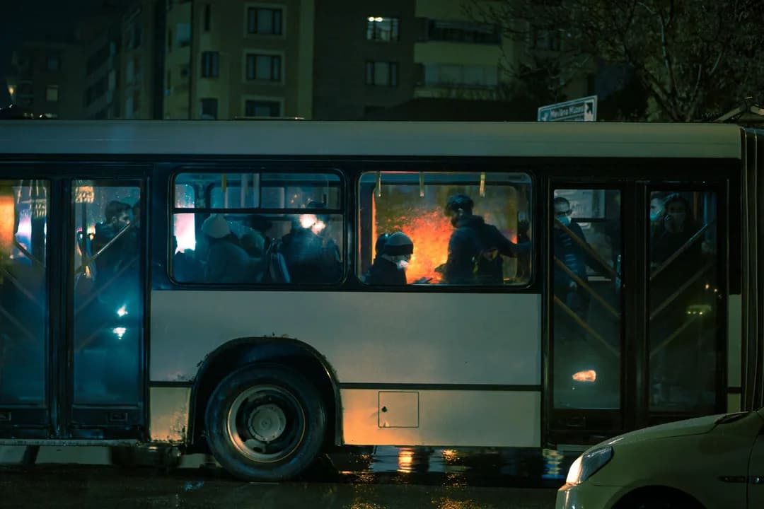 Imagem ilustrativa: Incêndio em micro-ônibus assusta passageiros em Belo Horizonte